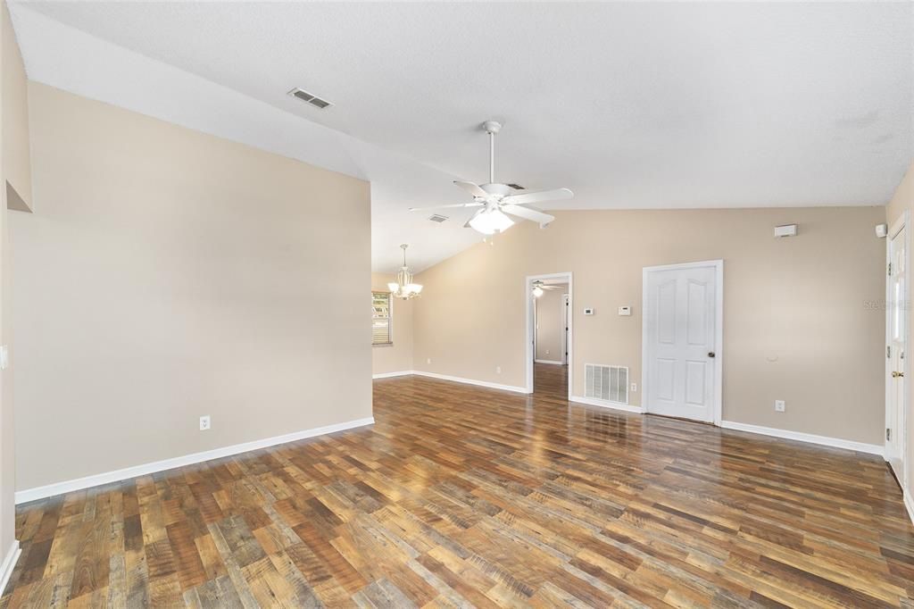 Active With Contract: $238,500 (3 beds, 2 baths, 1342 Square Feet)