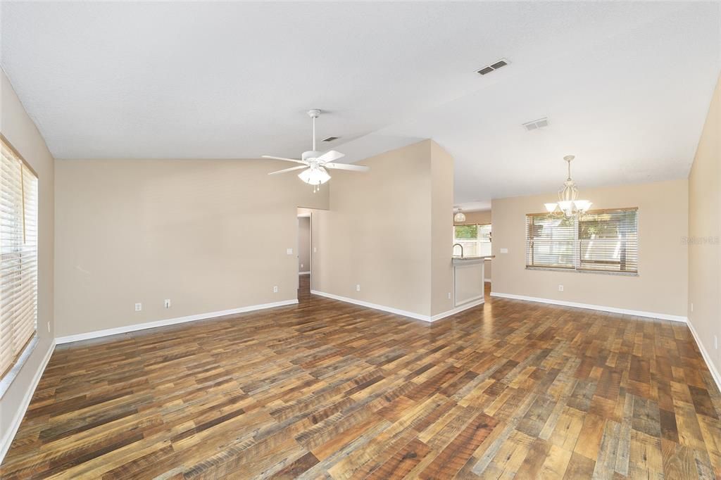 Active With Contract: $238,500 (3 beds, 2 baths, 1342 Square Feet)