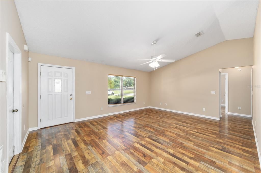 Active With Contract: $238,500 (3 beds, 2 baths, 1342 Square Feet)