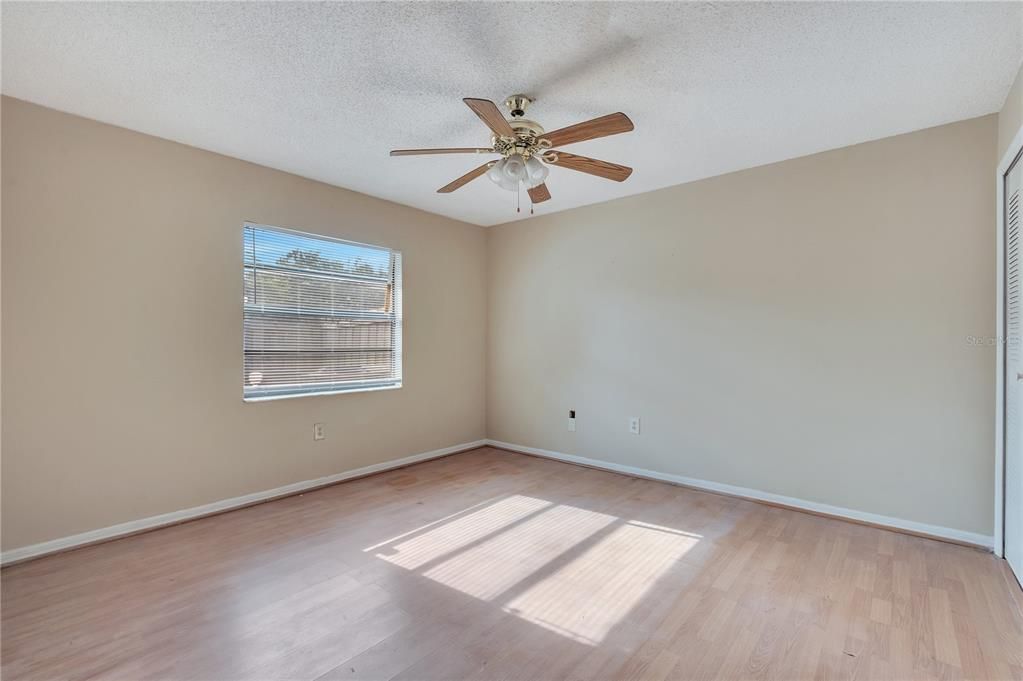 For Sale: $225,000 (2 beds, 2 baths, 991 Square Feet)