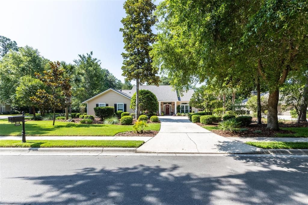 For Sale: $669,000 (3 beds, 2 baths, 2566 Square Feet)