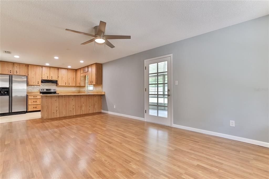 For Sale: $308,000 (2 beds, 2 baths, 1277 Square Feet)