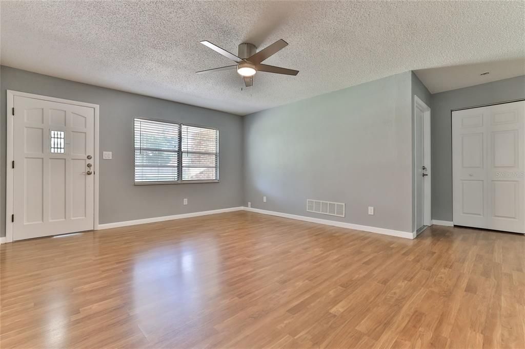 For Sale: $308,000 (2 beds, 2 baths, 1277 Square Feet)