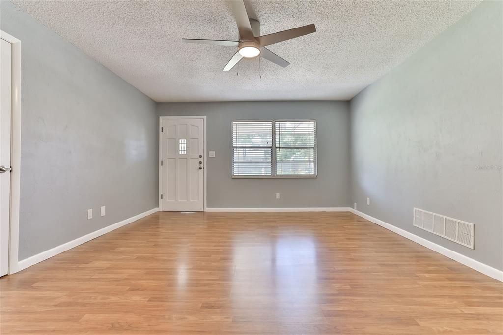 For Sale: $308,000 (2 beds, 2 baths, 1277 Square Feet)