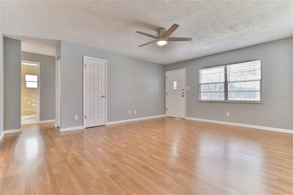 For Sale: $308,000 (2 beds, 2 baths, 1277 Square Feet)