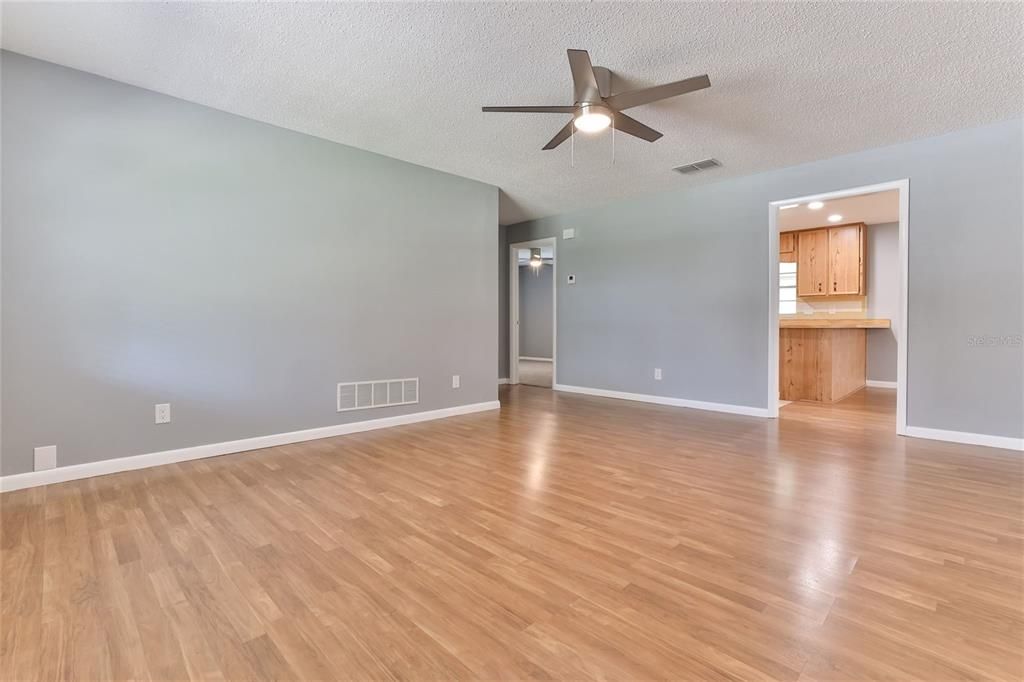 For Sale: $308,000 (2 beds, 2 baths, 1277 Square Feet)