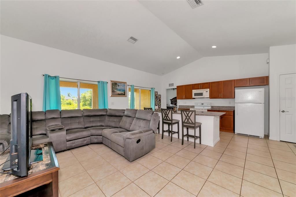 For Sale: $329,900 (3 beds, 2 baths, 1367 Square Feet)