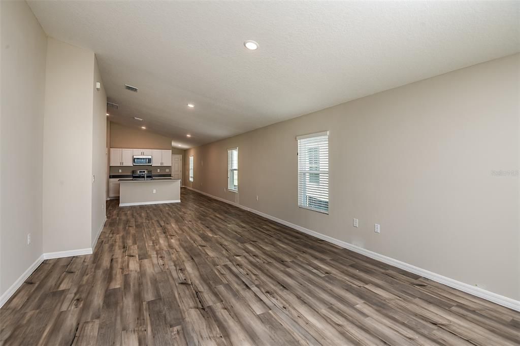 Active With Contract: $339,995 (3 beds, 2 baths, 1615 Square Feet)