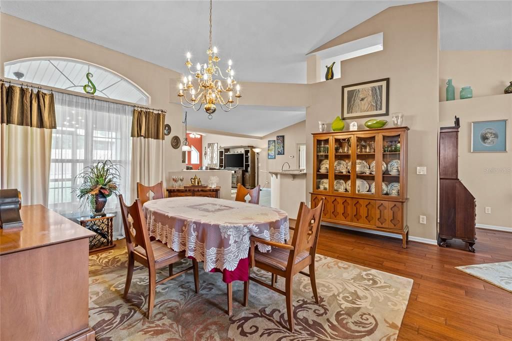 For Sale: $365,500 (3 beds, 2 baths, 1947 Square Feet)