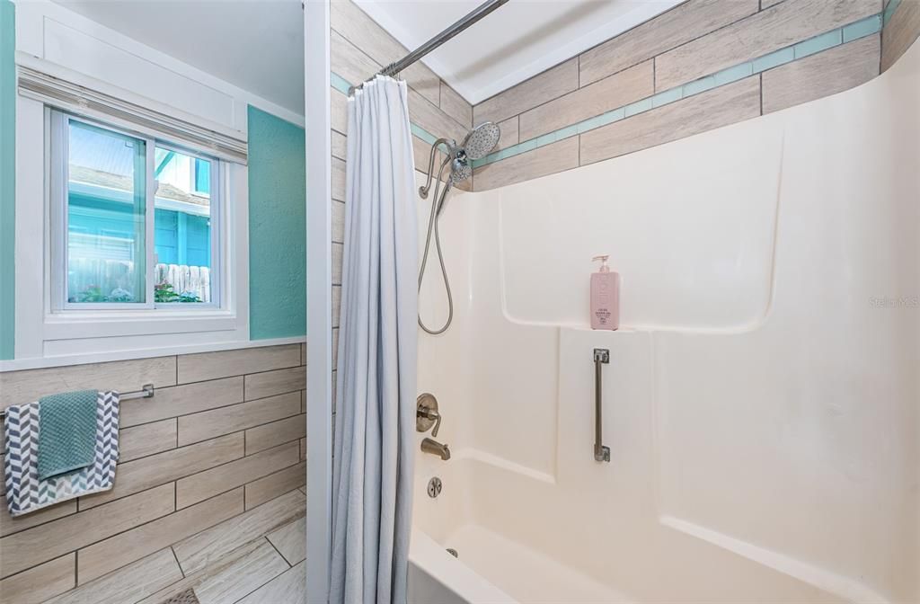 Active With Contract: $450,000 (3 beds, 2 baths, 1161 Square Feet)