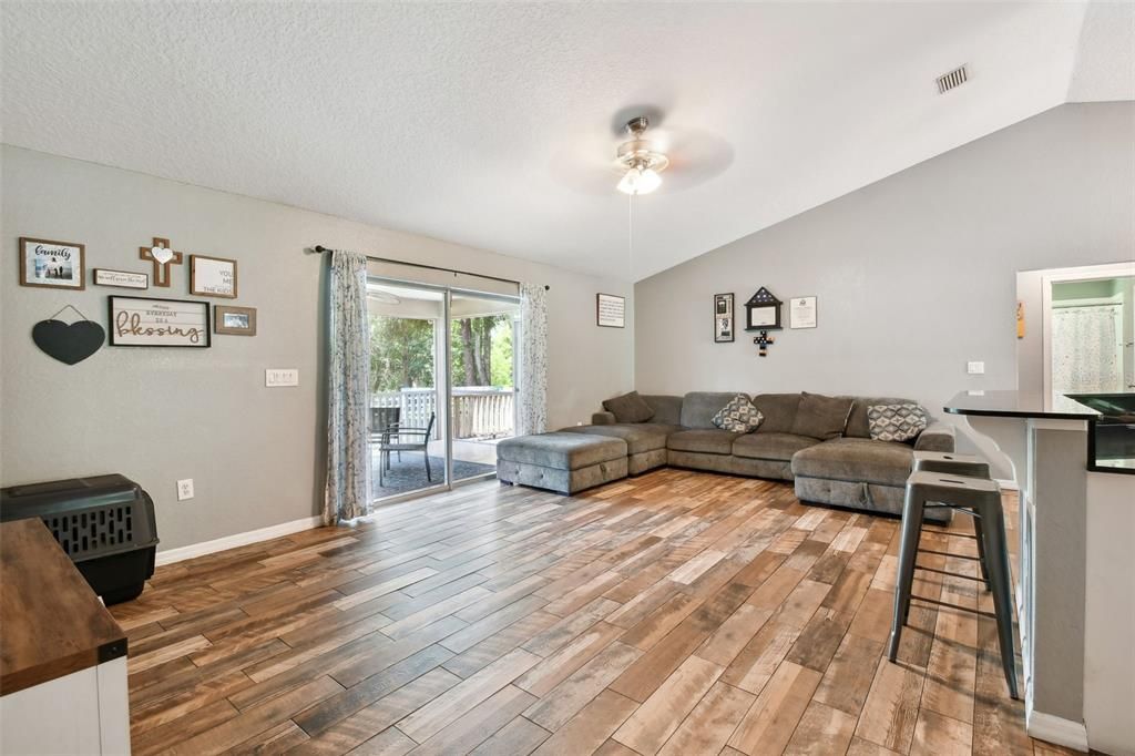 For Sale: $459,900 (3 beds, 2 baths, 1644 Square Feet)