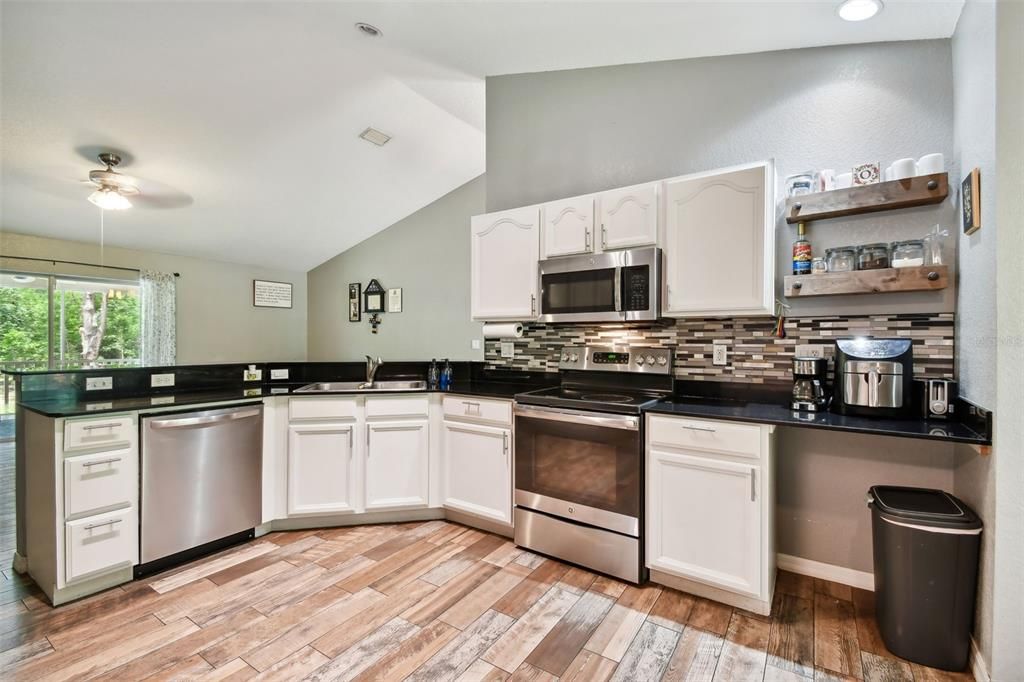 For Sale: $459,900 (3 beds, 2 baths, 1644 Square Feet)