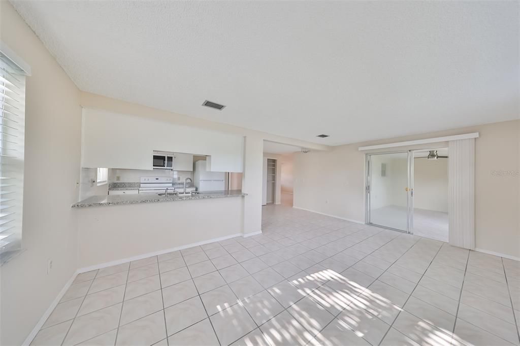 For Sale: $324,900 (2 beds, 2 baths, 1340 Square Feet)