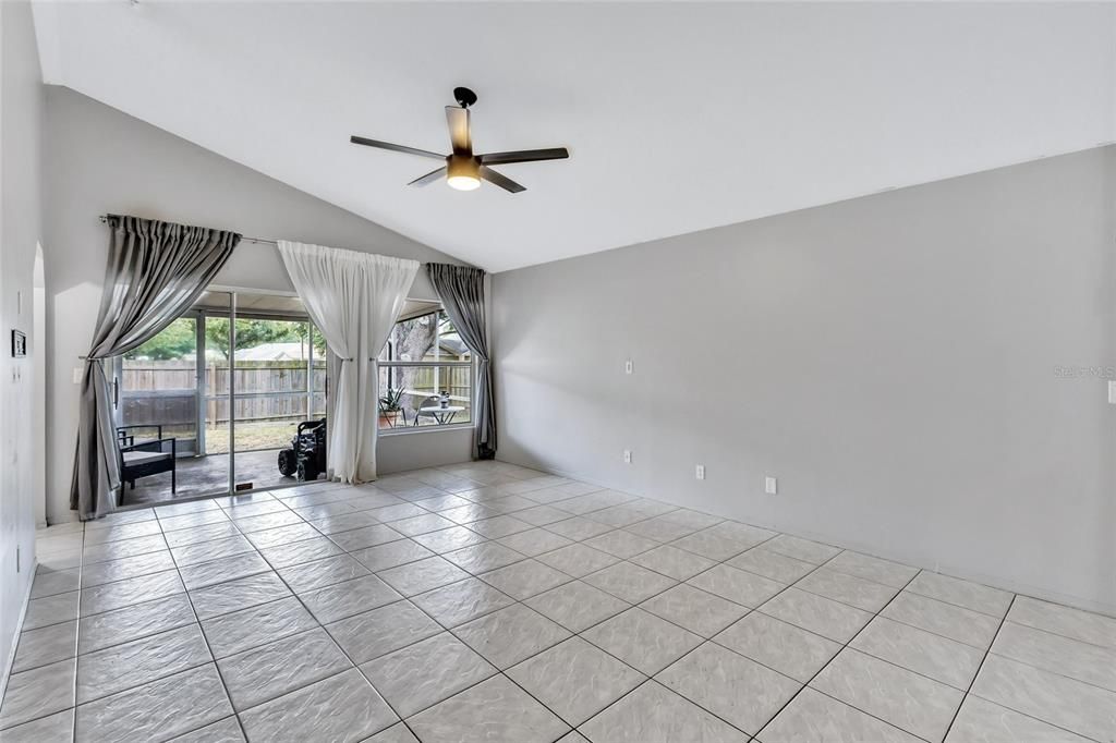 Active With Contract: $309,000 (3 beds, 2 baths, 1000 Square Feet)