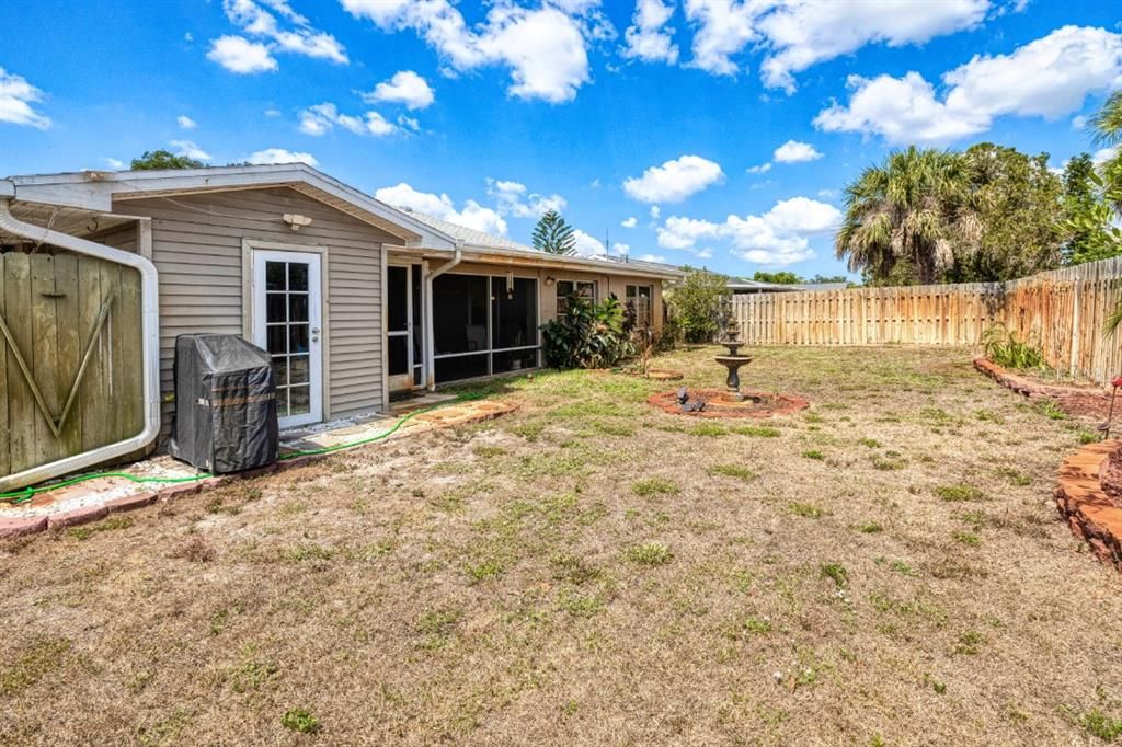 Active With Contract: $260,000 (2 beds, 2 baths, 1521 Square Feet)