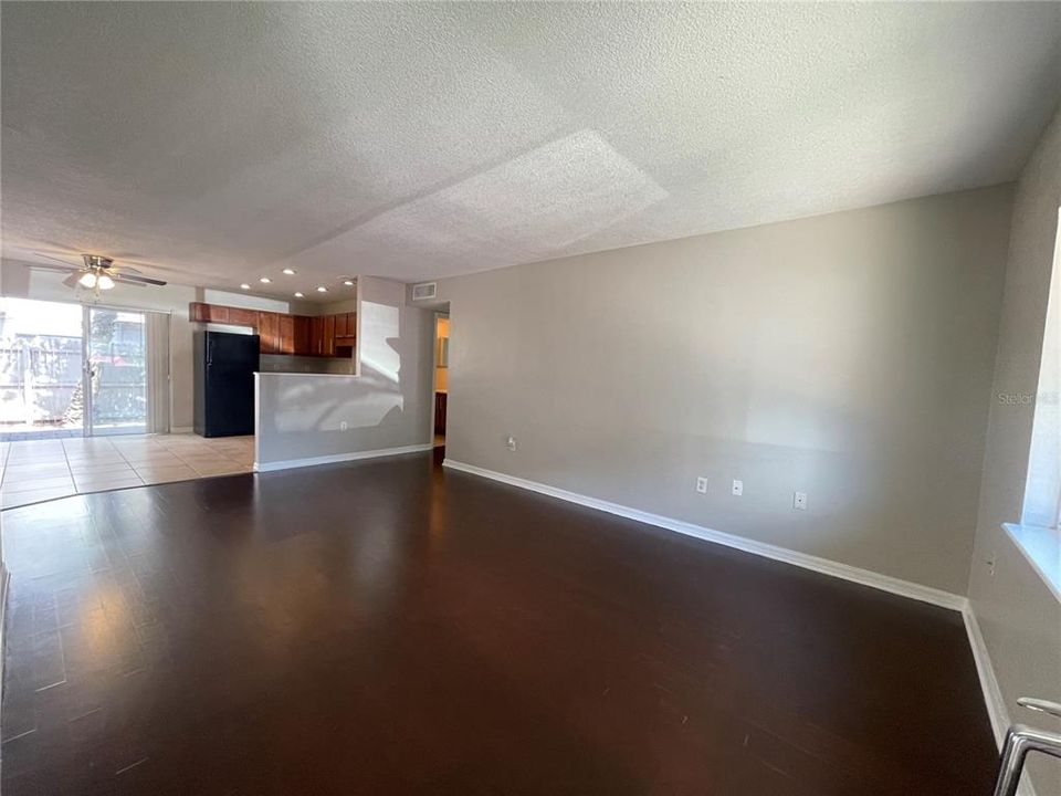 For Sale: $205,000 (3 beds, 2 baths, 1302 Square Feet)