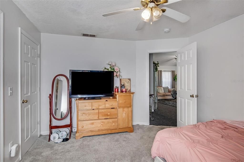 For Sale: $259,900 (3 beds, 2 baths, 1125 Square Feet)