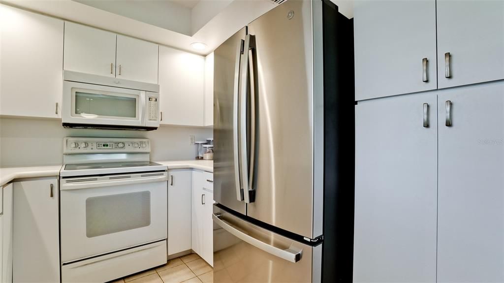 NEW STAINLESS DOUBLE DOOR WITH FREEZER BELOW REFRIGERATOR