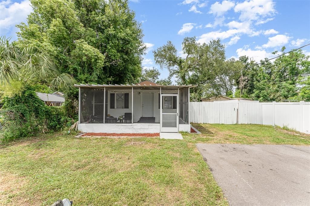 Active With Contract: $170,000 (2 beds, 1 baths, 400 Square Feet)