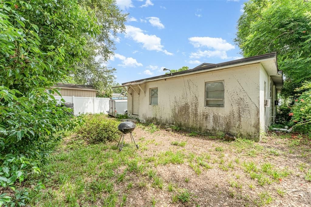 Active With Contract: $170,000 (2 beds, 1 baths, 400 Square Feet)