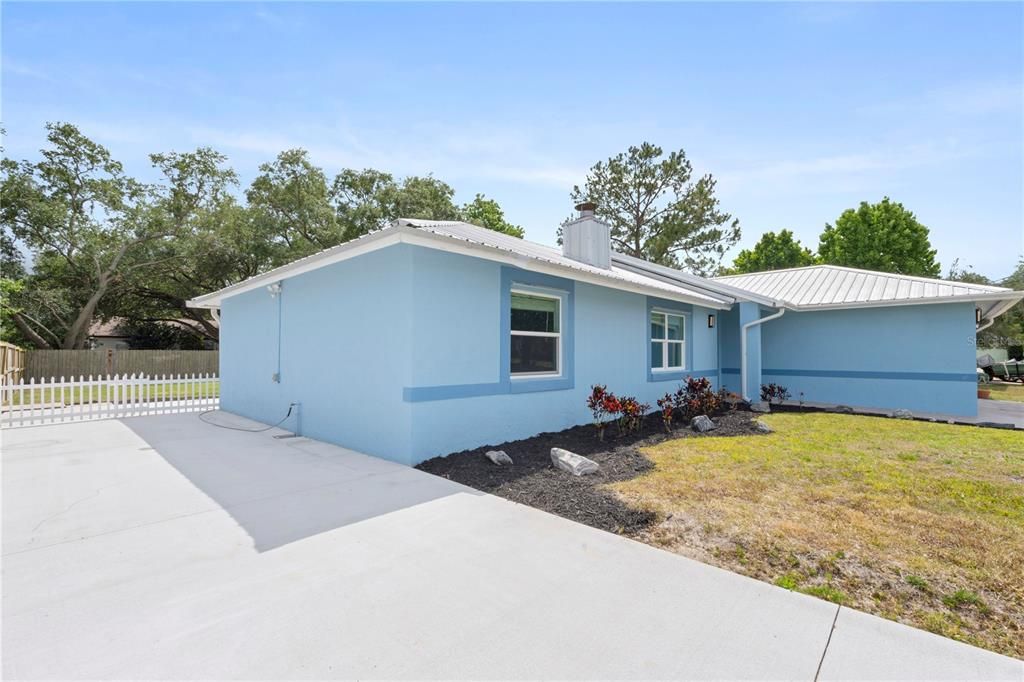 For Sale: $399,900 (3 beds, 2 baths, 1725 Square Feet)