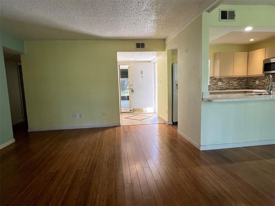 For Sale: $169,000 (3 beds, 2 baths, 1274 Square Feet)