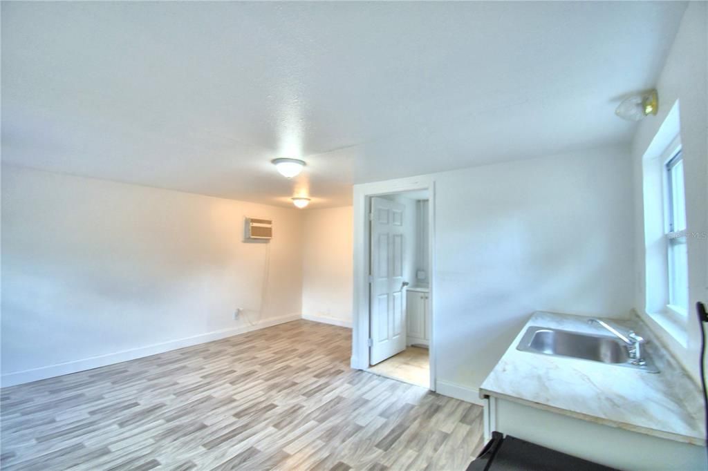 For Rent: $1,250 (1 beds, 1 baths, 816 Square Feet)