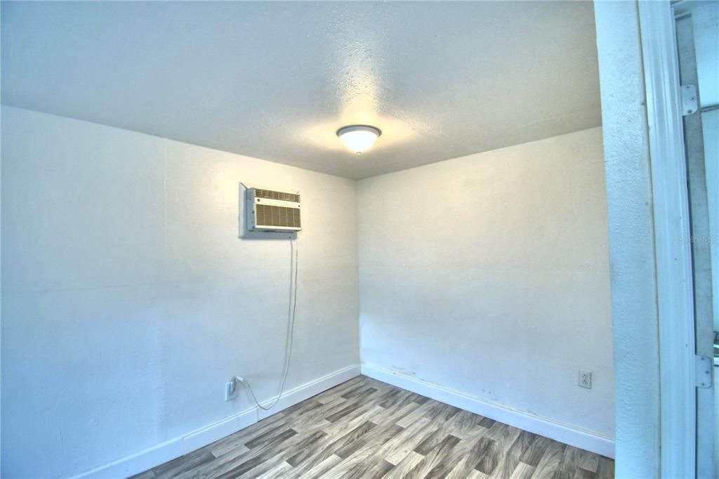 For Rent: $1,250 (1 beds, 1 baths, 816 Square Feet)