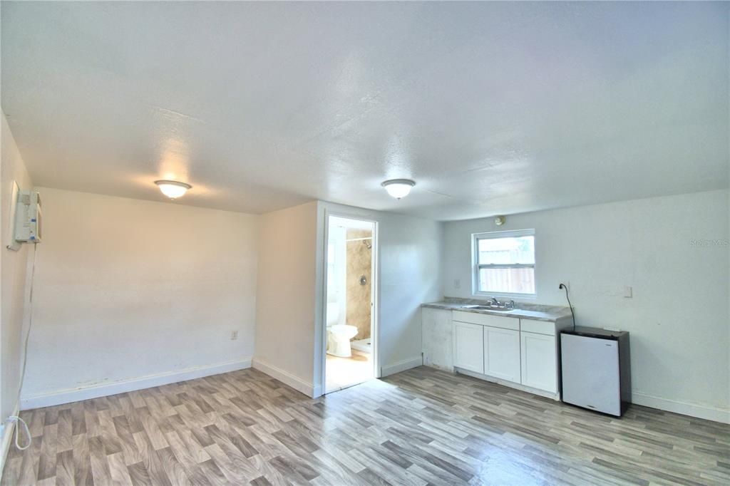 For Rent: $1,250 (1 beds, 1 baths, 816 Square Feet)