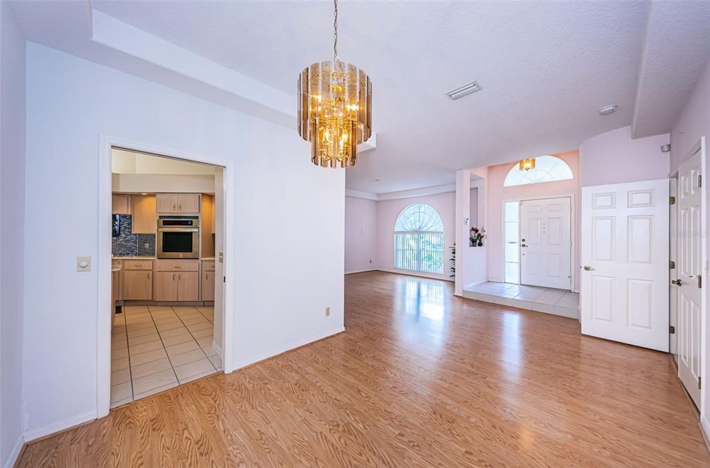 Dining Room / Foyer