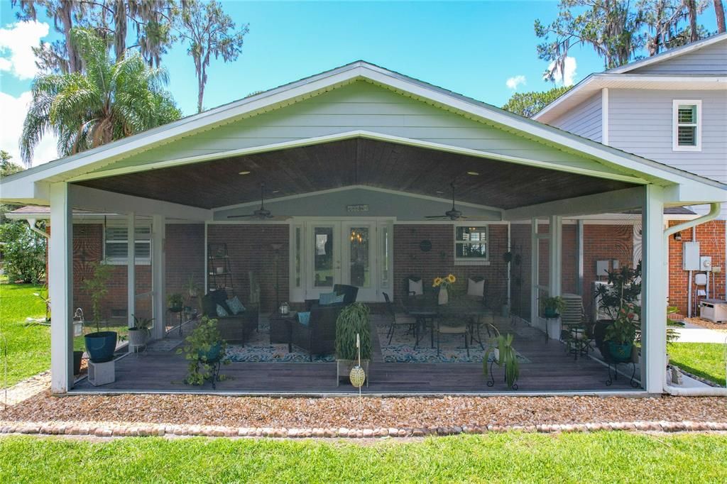 Recently Sold: $980,000 (3 beds, 3 baths, 2115 Square Feet)