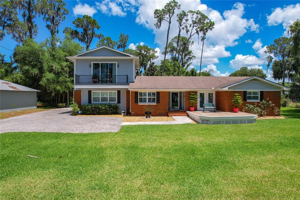 Recently Sold: $980,000 (3 beds, 3 baths, 2115 Square Feet)