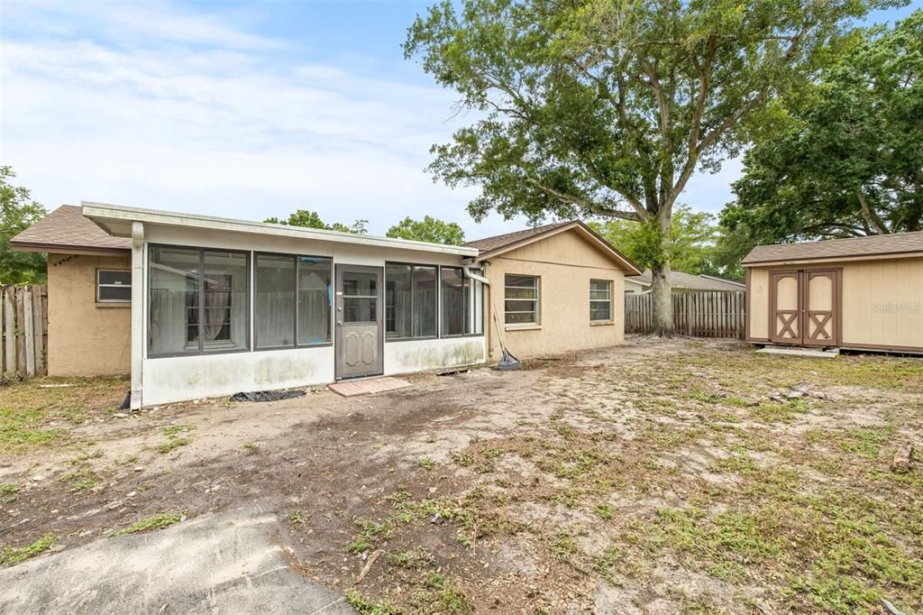 Active With Contract: $400,000 (4 beds, 2 baths, 1924 Square Feet)