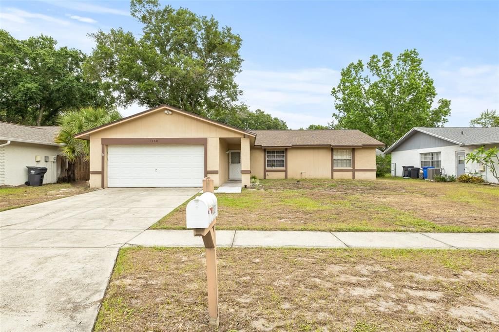 Active With Contract: $400,000 (4 beds, 2 baths, 1924 Square Feet)