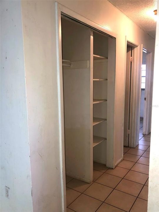 Activo con contrato: $225,000 (3 camas, 1 baños, 977 Pies cuadrados)