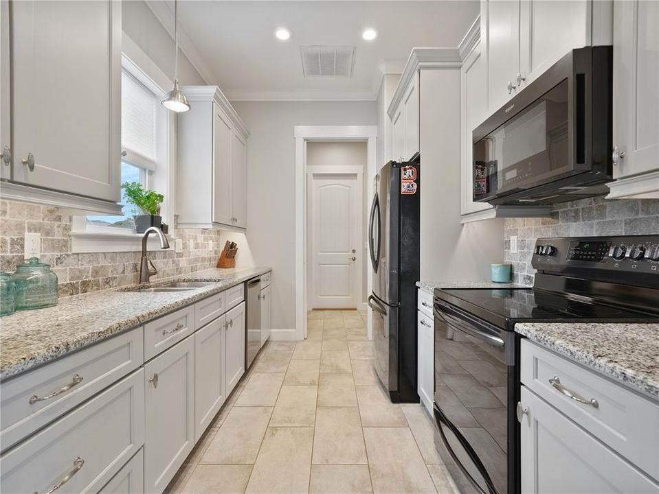 For Sale: $495,000 (1 beds, 1 baths, 683 Square Feet)