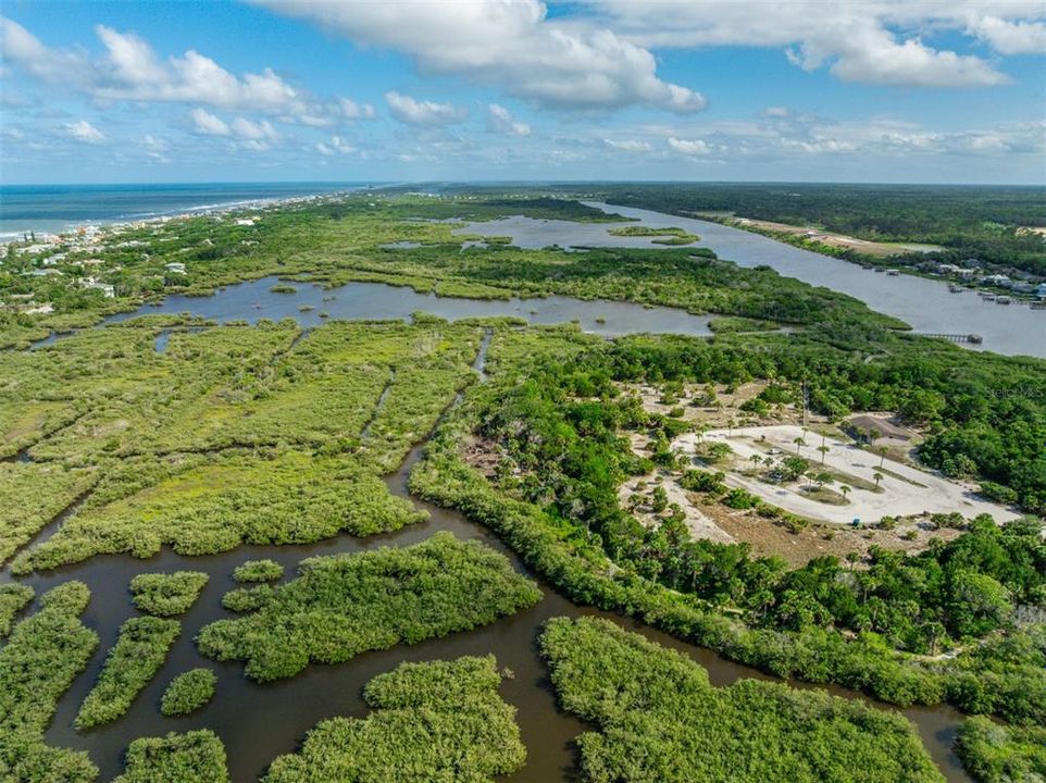 На продажу: $395,000 (0.11 acres)