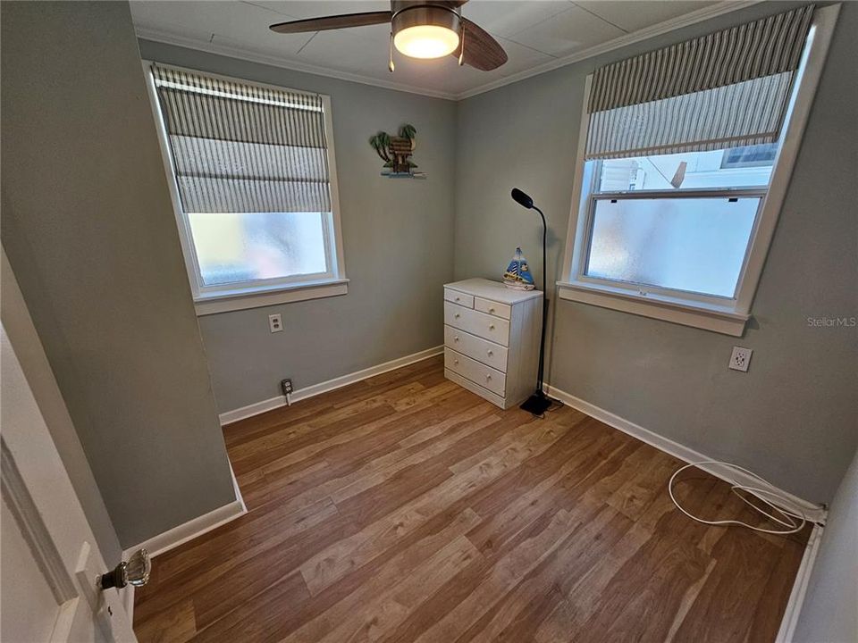 For Sale: $219,900 (2 beds, 2 baths, 719 Square Feet)