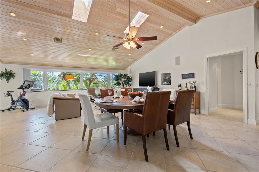 Recently Sold: $1,669,000 (3 beds, 2 baths, 2004 Square Feet)