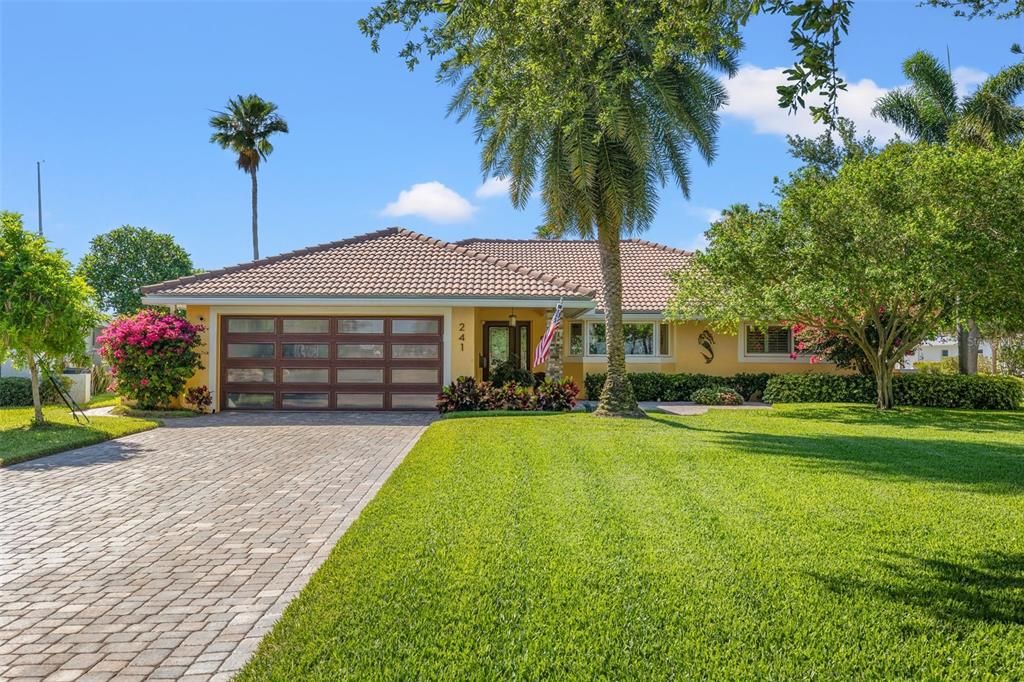 Recently Sold: $1,669,000 (3 beds, 2 baths, 2004 Square Feet)