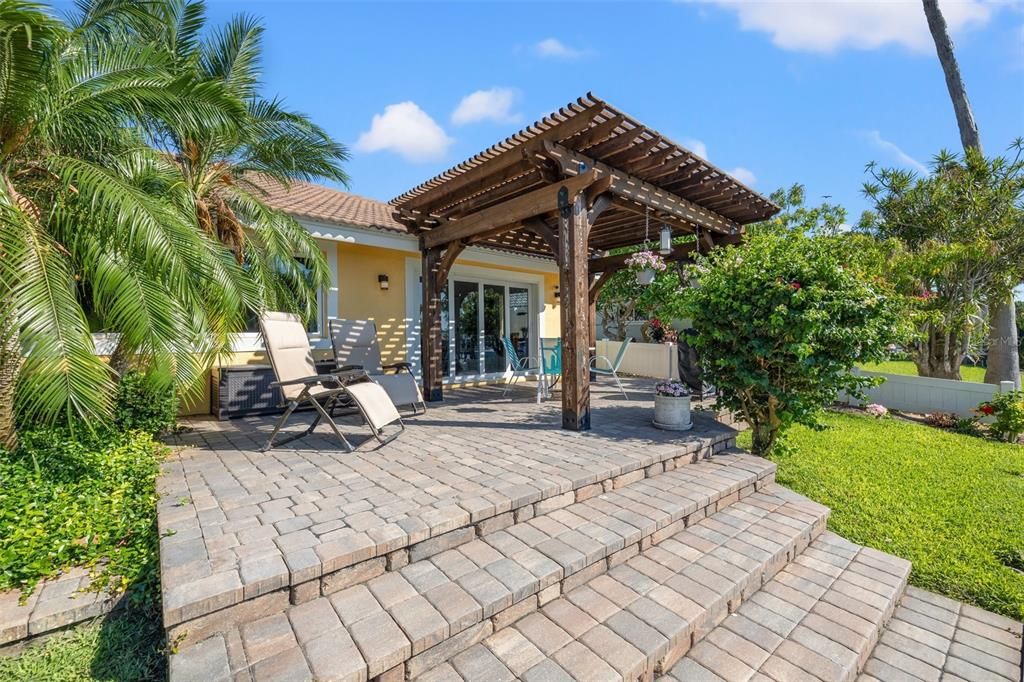 Recently Sold: $1,669,000 (3 beds, 2 baths, 2004 Square Feet)