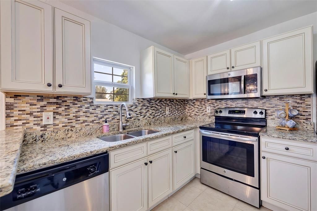 Recently Sold: $395,000 (2 beds, 2 baths, 856 Square Feet)