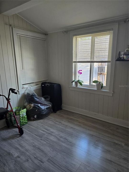 Recently Rented: $1,900 (3 beds, 1 baths, 1264 Square Feet)