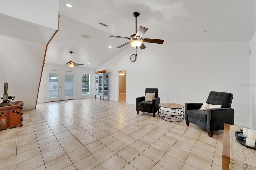 Active With Contract: $365,000 (4 beds, 3 baths, 1952 Square Feet)