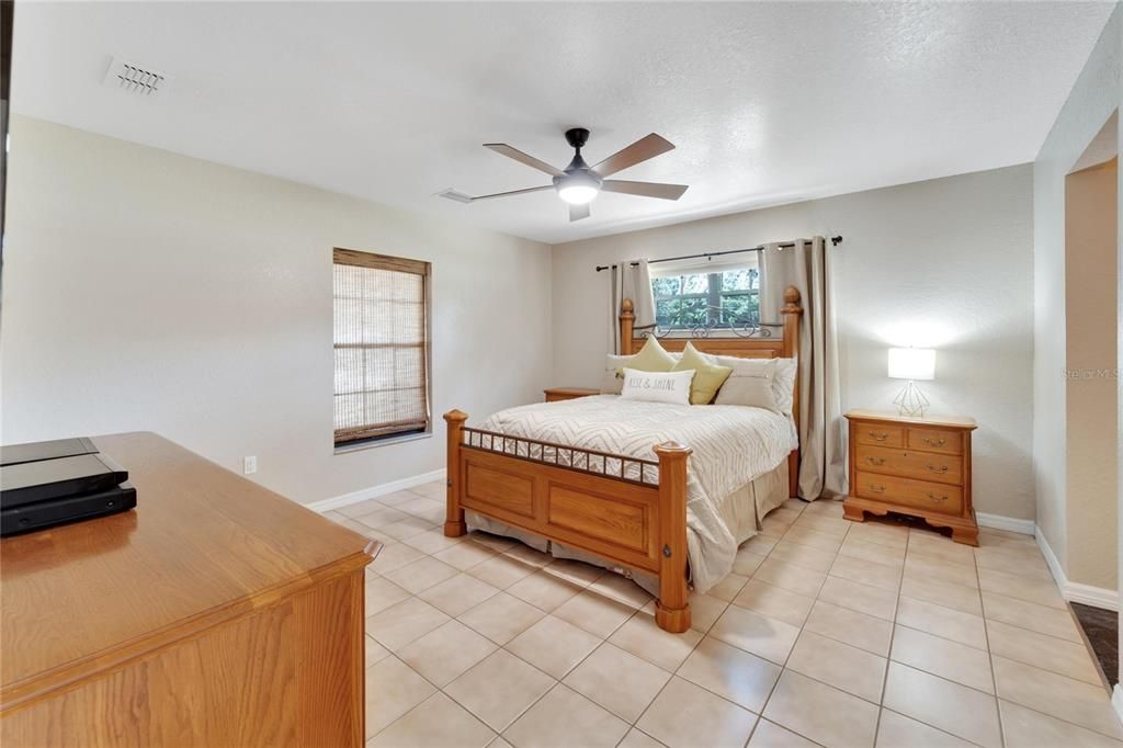 Active With Contract: $365,000 (4 beds, 3 baths, 1952 Square Feet)