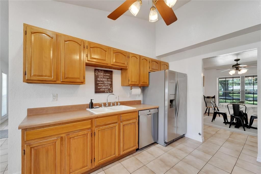 Active With Contract: $365,000 (4 beds, 3 baths, 1952 Square Feet)