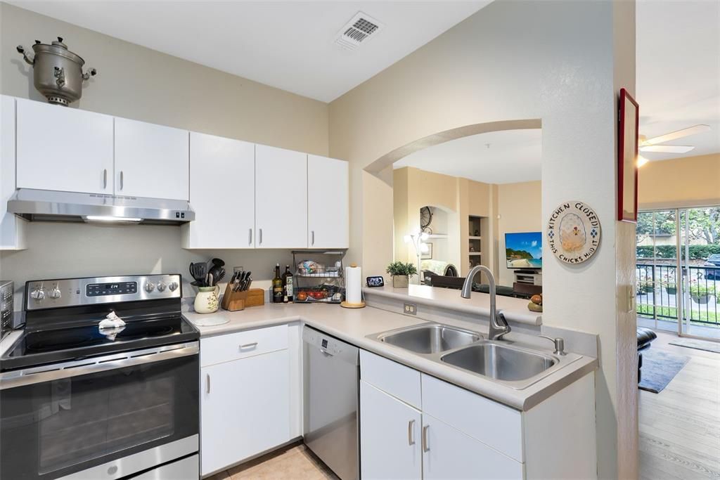 Active With Contract: $210,000 (2 beds, 2 baths, 1242 Square Feet)