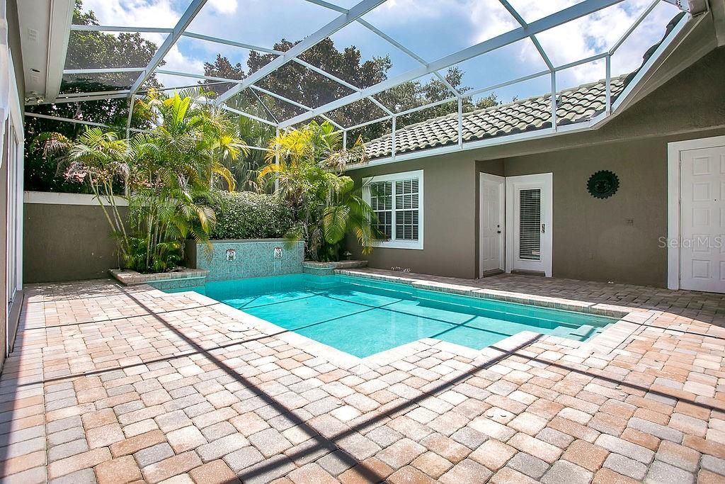 One bedroom apartment Poolside