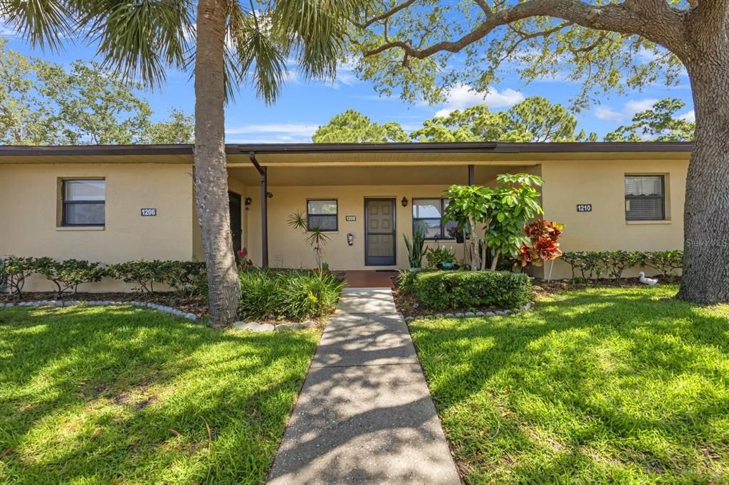 Active With Contract: $199,000 (2 beds, 2 baths, 945 Square Feet)