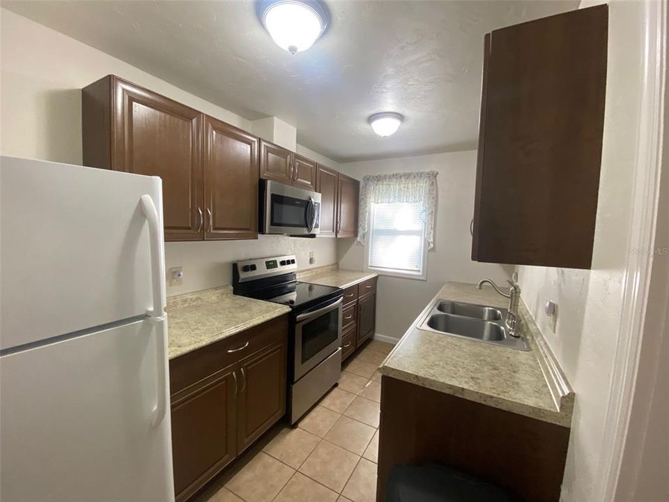 For Sale: $179,900 (3 beds, 1 baths, 1036 Square Feet)